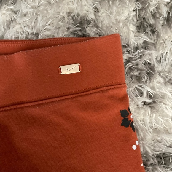 Nike Garden Party Essential Bike Shorts Burnt Orange Floral Size Medium - Picture 3 of 7